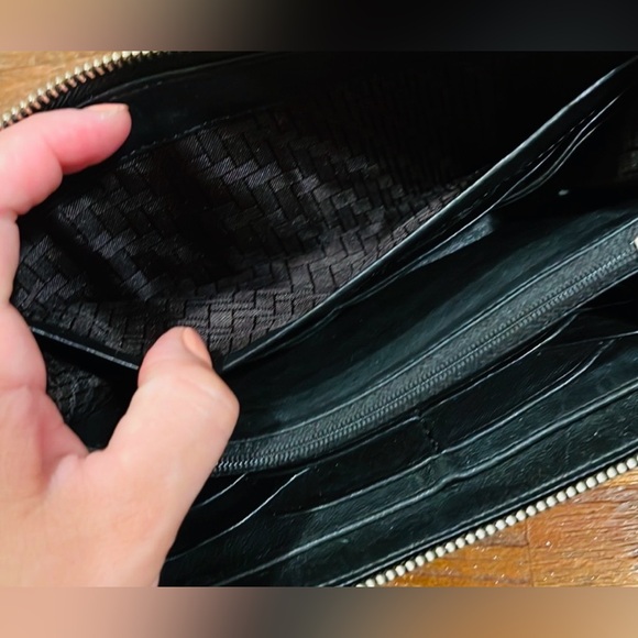 Cole Haan Continental Zip Wallet Black Pebbled Wallet EUC - Picture 8 of 10
